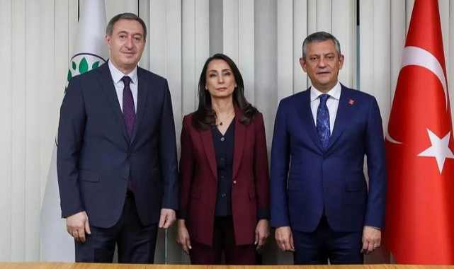 'Ara seçim' gündemli siyasi parti turu başladı: Özgür Özel'den DEM Parti'ye ziyaret
