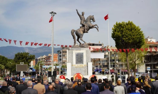 Atatürk’ün Edremit’e gelişinin 92. yılı törenlerle kutlandı