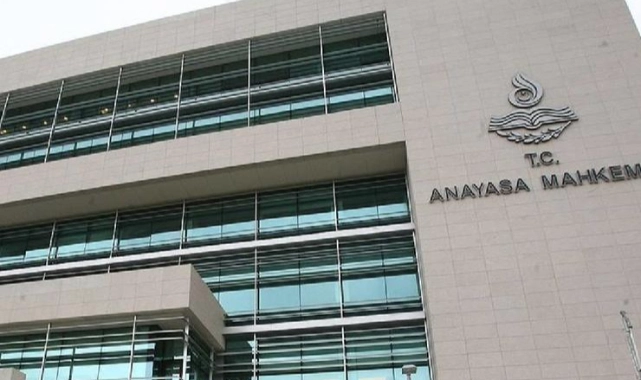 AYM'nin 11 siyasi parti  kararı