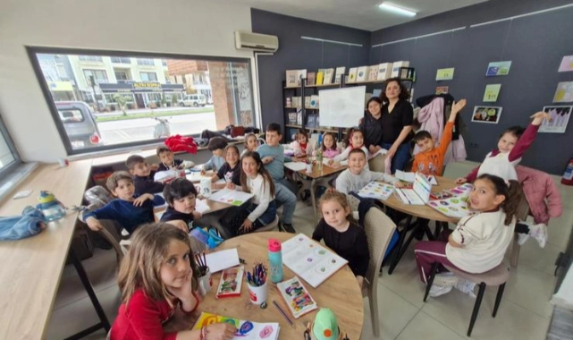Ayvalık Belediyesi’nin Resim Atölyelerine Yoğun İlgi