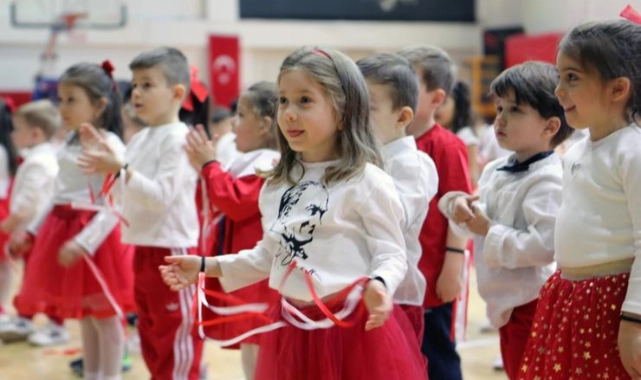 Bayraklı’da 23 Nisan Programları Çocukların Yoğun Katılımıyla Devam Ediyor