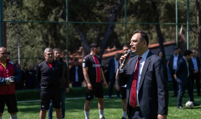 Bornova Belediyesi’nde dostluk sahaya taşındı
