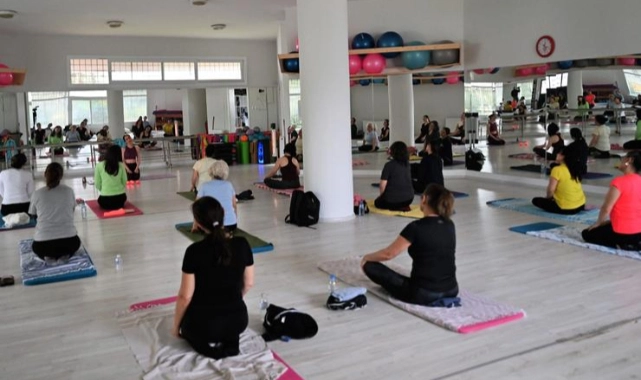 Bornova’da kadınlar yogayla güçleniyor
