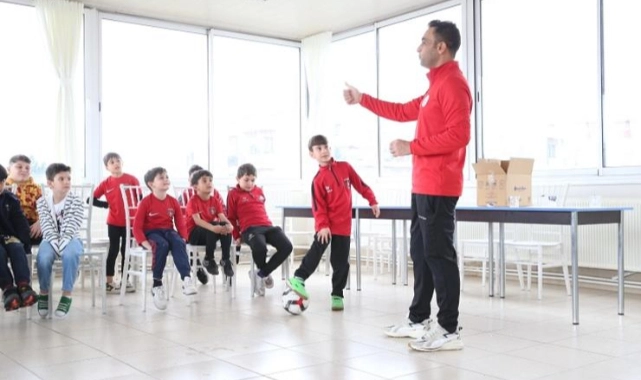 Çiğli’de Geleceğin Futbolcuları Bilimsel ve Çok Yönlü Yetişiyor