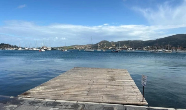 Foça’da İskeleler Yaza Hazırlanıyor