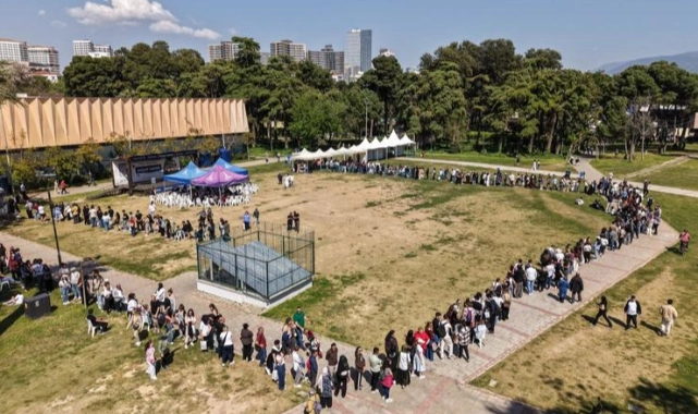 İzmir’de edebiyatın kalbi Kültürpark’ta attı