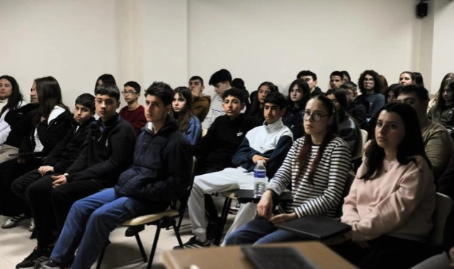  Karşıyakalı öğrencilere kariyer desteği: