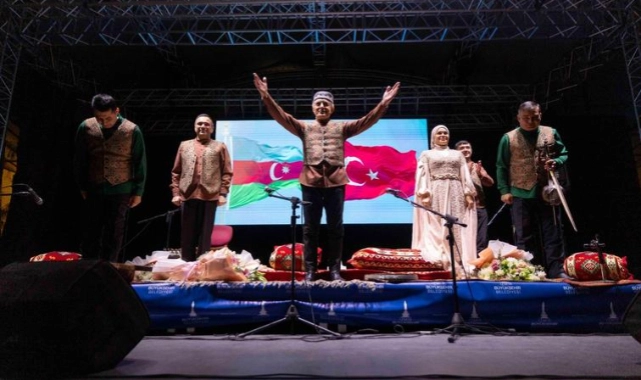 40 yıllık kardeşlik şarkılarla kutlandı