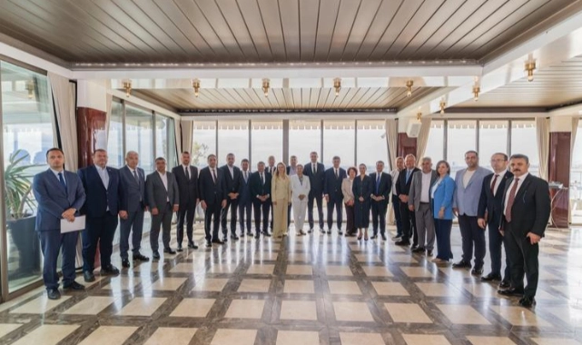 CHP İzmir'de belediye başkanları zirvesi