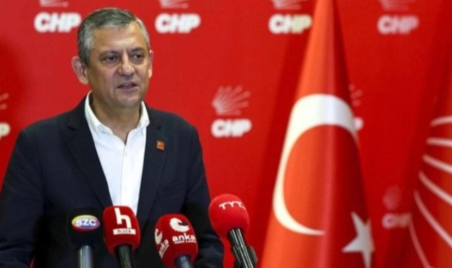 CHP İzmir'den Özgür Özel'e miting gibi karşılama