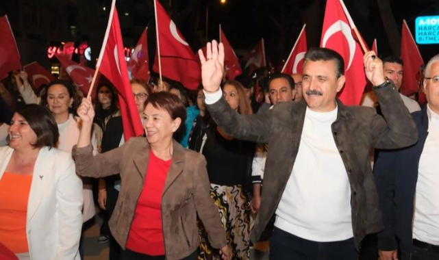Dikili’de, 19 Mayıs coşkusu meydanlara taştı