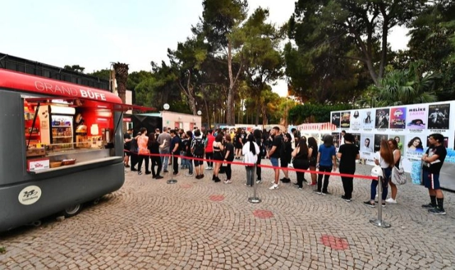 Gençliğe üç bilet jesti