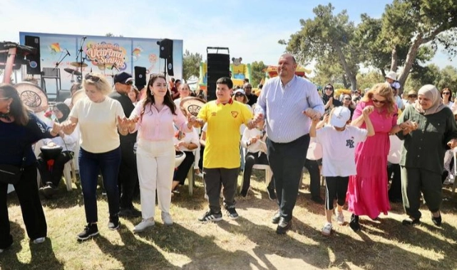 Menderes Uçurtmalarla Rengarenk