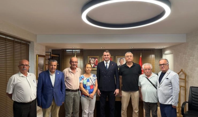 CHP İzmir'de eski ilçe başkanlarından Çağatay Güç'e destek