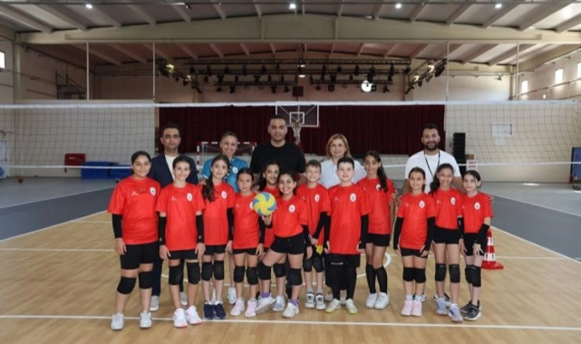 Çiğli Atatürk Kapalı Spor Salonu Yenilenen Yüzüyle Sporculara Kapılarını Açtı