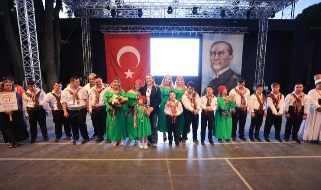 Konak’ın Halk Oyunları Şenliği 20. yıl gururu yaşattı