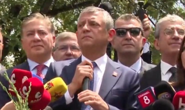 Özgür Özel kalabalığa seslendi