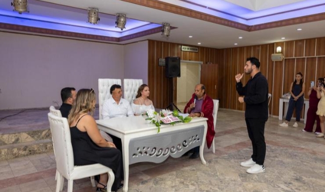 Aşka işaret diliyle “evet” dediler