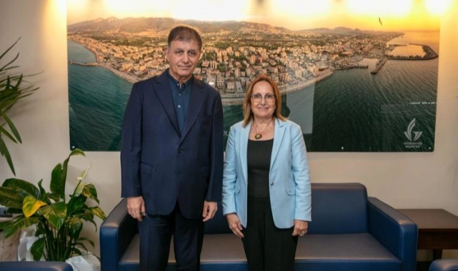 Başkan Tugay Güzelbahçe'de esnaf ve vatandaşlarla buluştu