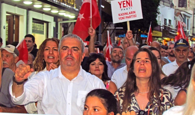 Çeşme’de CHP’den toplu istifa: İlçe örgütü, belediye başkanı ve meclis üyeleri YENİ Parti’ye geçti