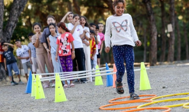 Çocuklar Kadifekale’de doyasıya eğlendi