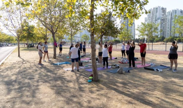 Karşıyaka’da ücretsiz sabah sporuna yoğun ilgi