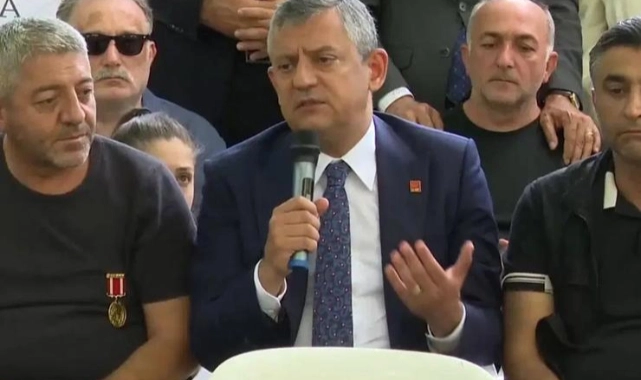 Özel'den şehit aileleri ve gazilerin oturma eylemine destek