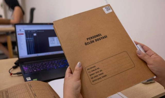 Raflar boşalıyor, belgeler ekrana taşınıyor