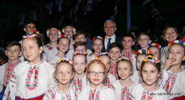 23 Nisan coşkusu Karşıyaka'yı sardı
