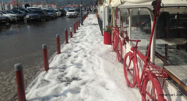 30 dakikada gök boşaldı