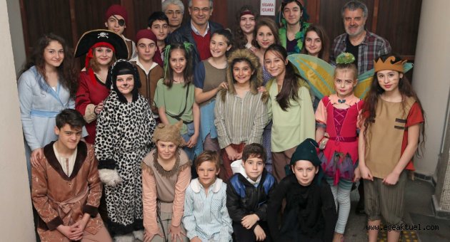  32 bin tiyatrosevere perde açtılar