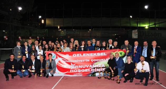 400 Tenisçiden 40 Bin TL Destek