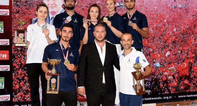 6 madalya ve 3 kupayla döndüler