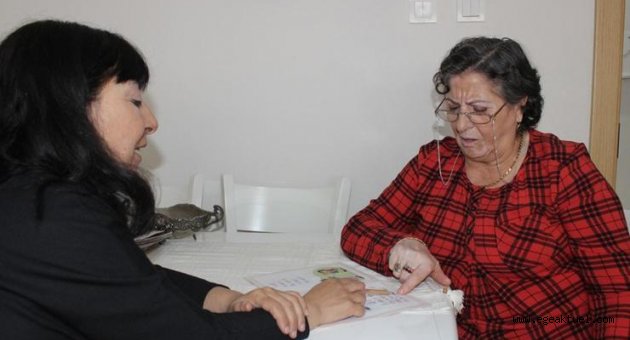 64 yaşında evde eğitimle okuma yazmayı öğrendi