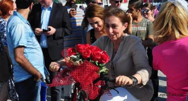 AB Türkiye Delegasyonu Başkanı'nın eşi İzmir'de bisiklete bindi