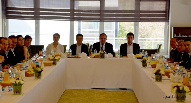  AK Parti İzmir 4 koldan sahada