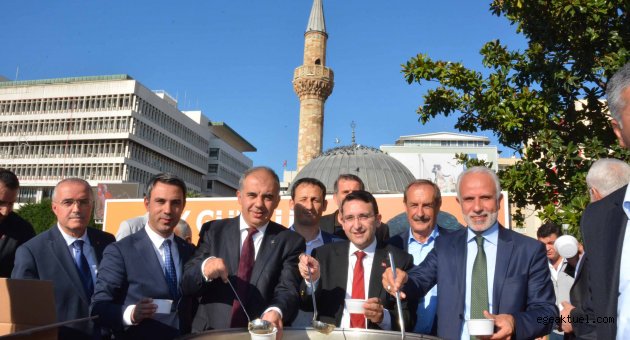 AK Parti İzmir Aşure Gününü Konak Meydanında kutladı