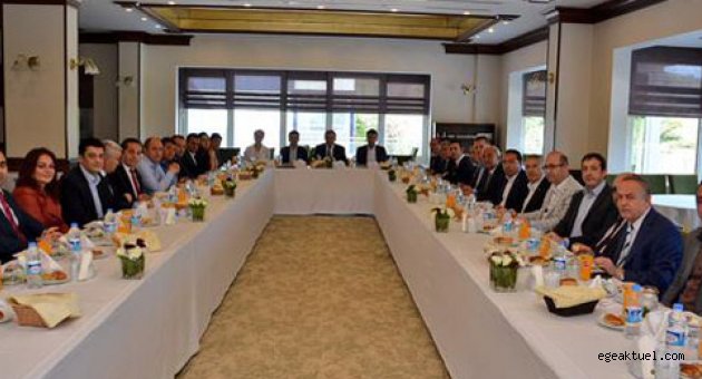 AK Parti İzmir yol haritasını belirledi