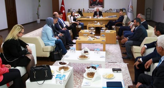 AK Parti Karabağlar Meclis Üyelerinden  Başkan Selvitopu’na hayırlı olsun ziyareti