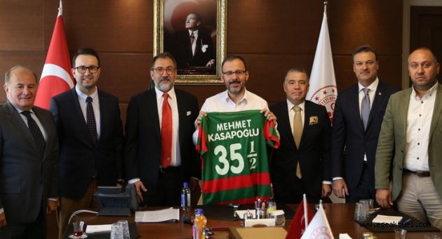 AK Parti Karşıyaka'dan Bakan Kasapoğlu'na ziyaret