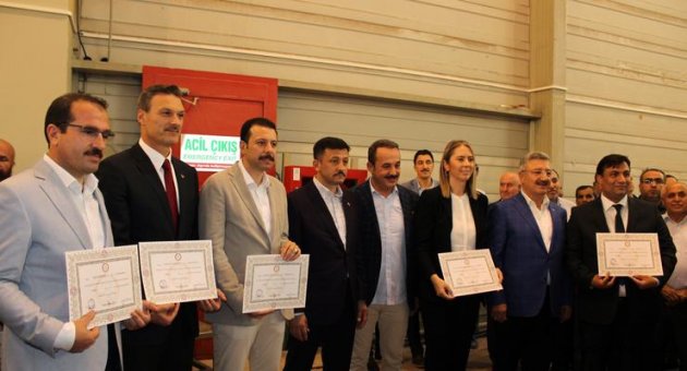 AK Parti'li vekiller mazbatalarını aldı