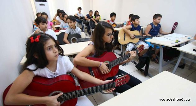 Akademi Bayraklı