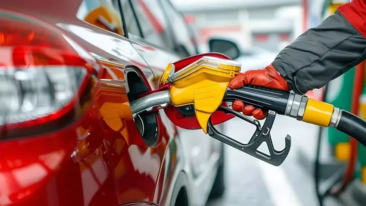 Akaryakıtta yeni zam beklentisi: Motorin 100 lirayı aşabilir