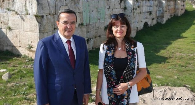 Akdeniz’in yeni antik tiyatrosu Konak’ta doğuyor