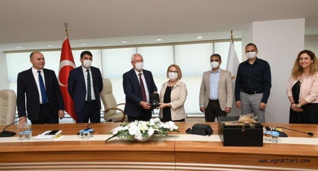Alev Ağrı törenle emekliliğe uğurlandı