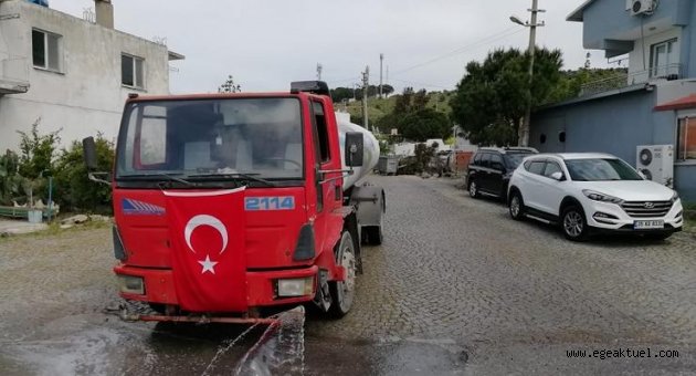 Aliağa’da caddeler her gün dezenfekte ediliyor