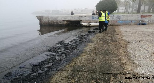 Aliağa’da deniz temizlik çalışmaları sürüyor