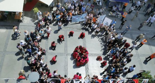 Alsancak Şenliği’ne renkli kapanış