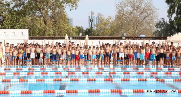 Amatör sporcuların havuz keyfi