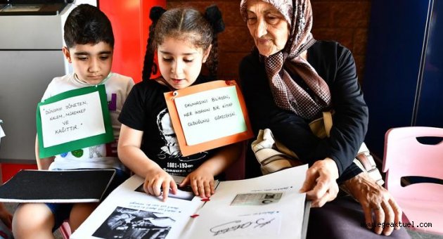 Anaokulu öğrencileri kendi yazdıkları kitapları büyüklerine armağan etti